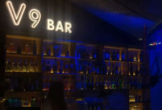 四两绿奶茶店.png